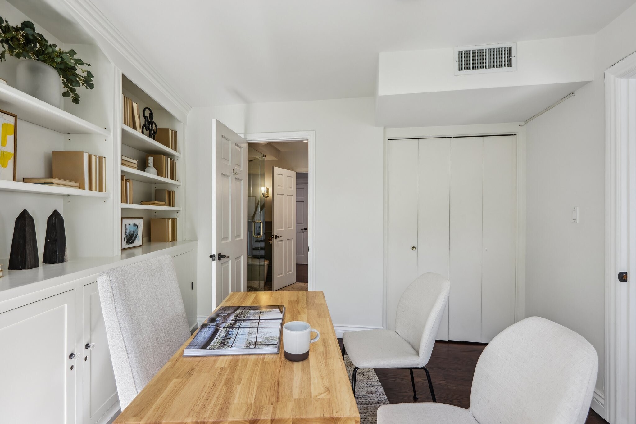 Building Photo - 2411 Mount Olympus Dr