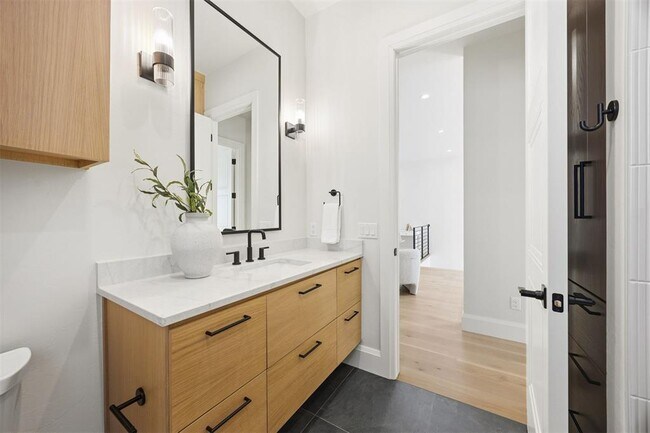 Building Photo - 1129 NW 42nd St