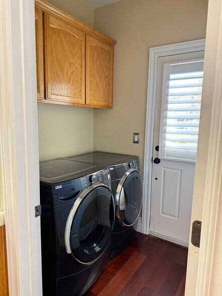 Laundry - 412 Endberg Dr
