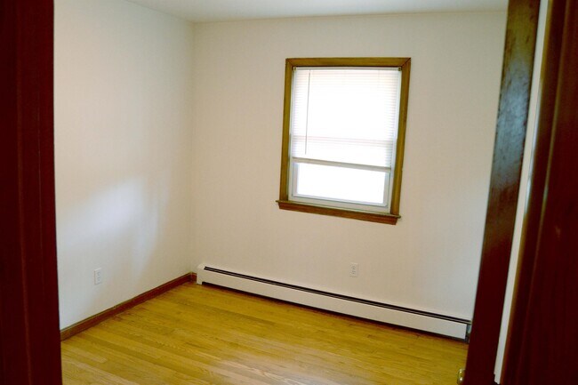 Building Photo - 279 Poe Dr