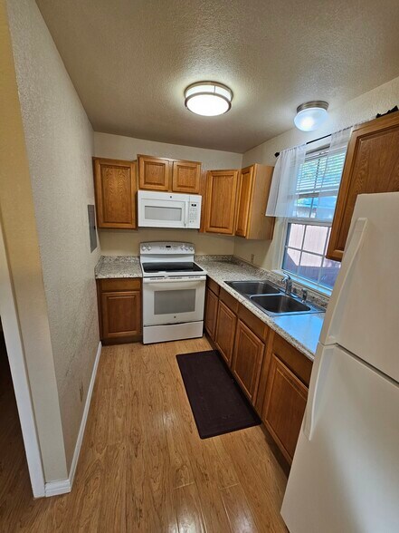 Kitchen - 305 Pulliam St