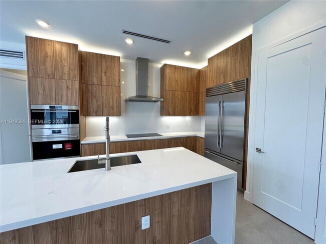 Building Photo - 19749 NE 16th Pl