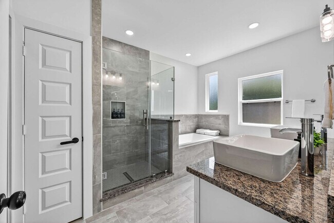 Building Photo - 2908 El Fenice Ln