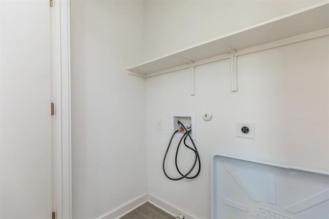 Building Photo - 428 Ozark Trl