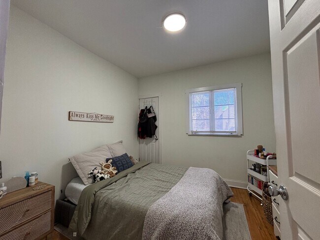 Building Photo - Single Family Home In The Park Ave Neighborhood!