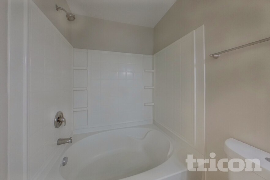 Building Photo - 6826 Squirrels Foot Ct