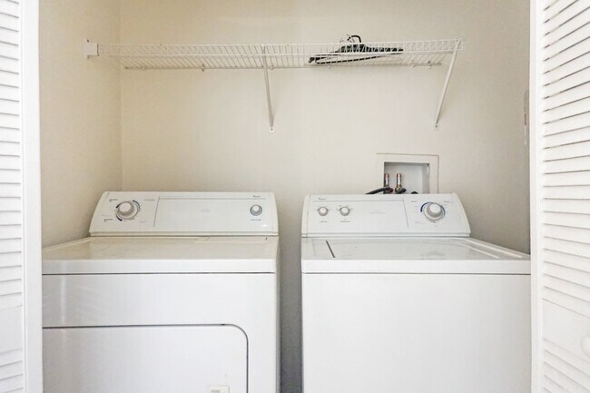 Building Photo - Condo in Kissimmee now available!