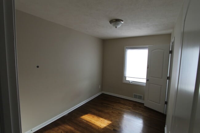 Building Photo - Premium Ralston Location!   Cozy 3 Bedroom...