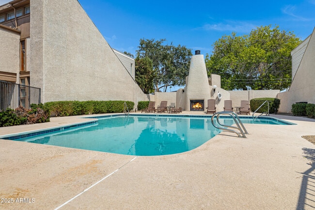 Building Photo - 6503 N 10th Pl