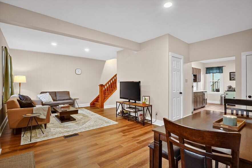 Building Photo - 3225 Mary St