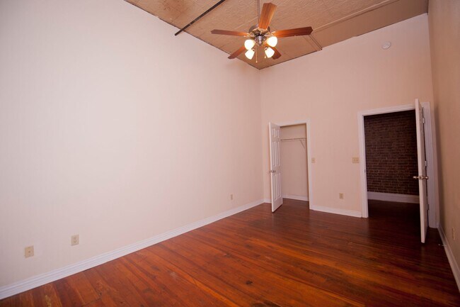 Building Photo - Downtown Lofts 201-202