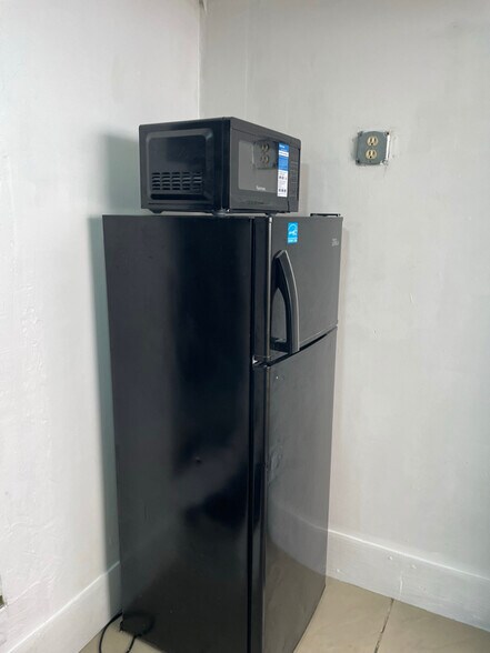 Building Photo - 3131 W 16th Ave