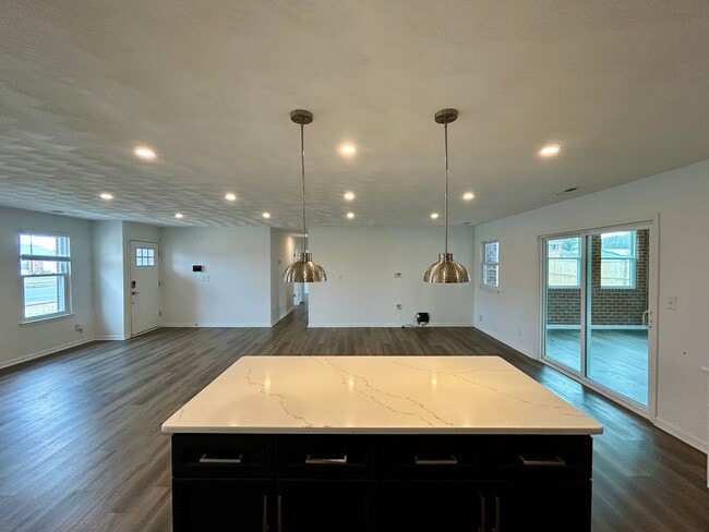 Building Photo - 3001 Guenevere Dr