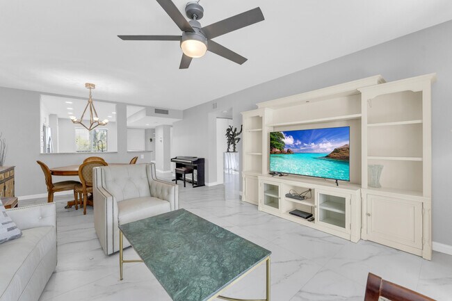 Building Photo - 7192 Huntington Ln