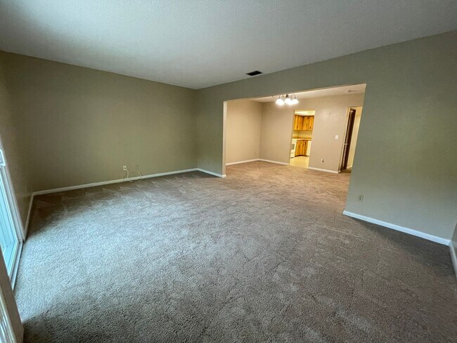 Building Photo - Townhome in Ormond Beach
