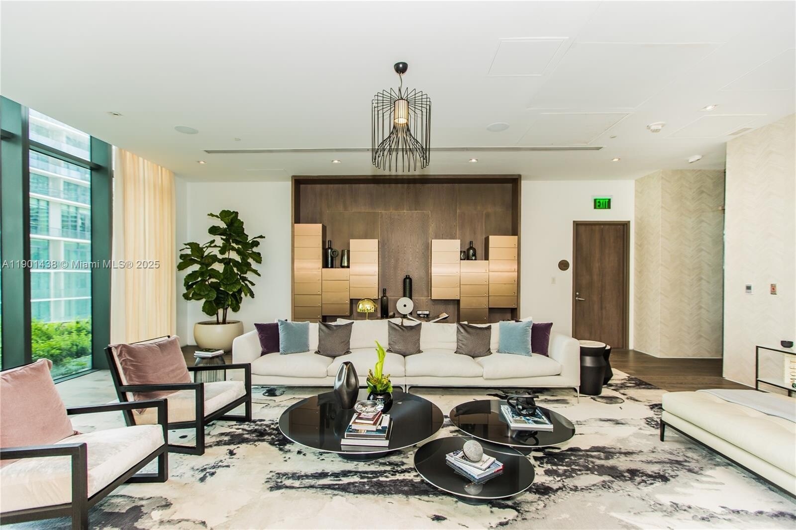 Building Photo - 650 NE 32nd St