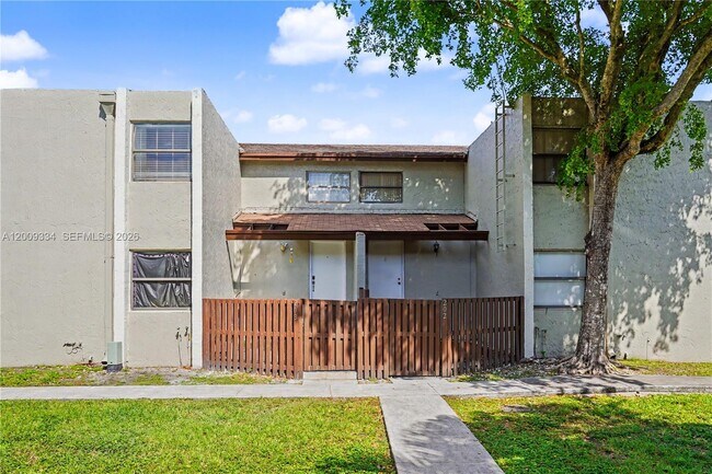 Building Photo - 10010 NW 9th St Cir