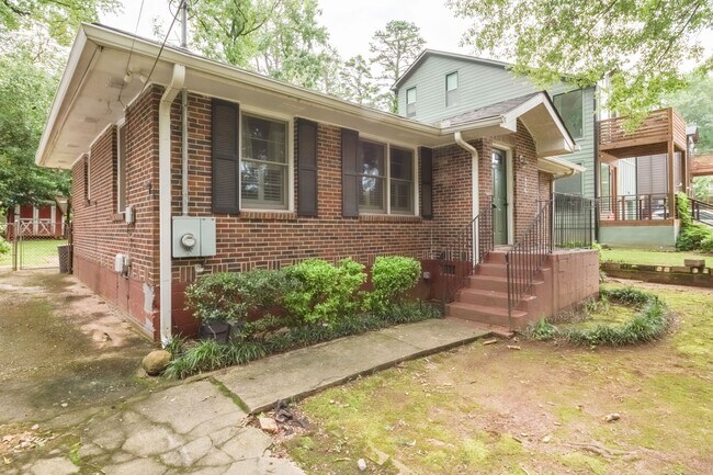 Building Photo - 564 Parker Ave