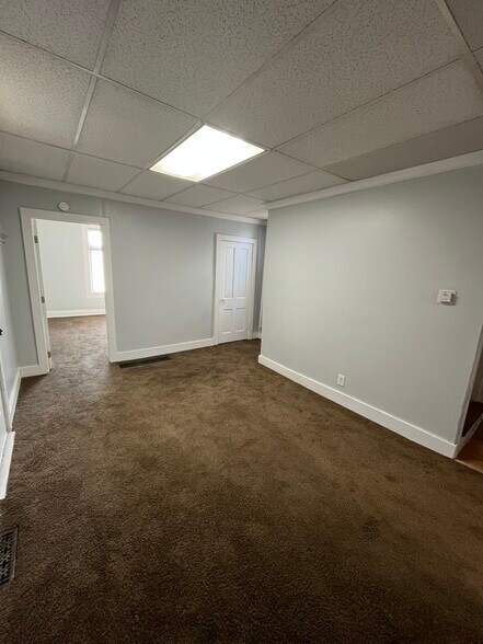 Building Photo - 1227 E Chestnut St