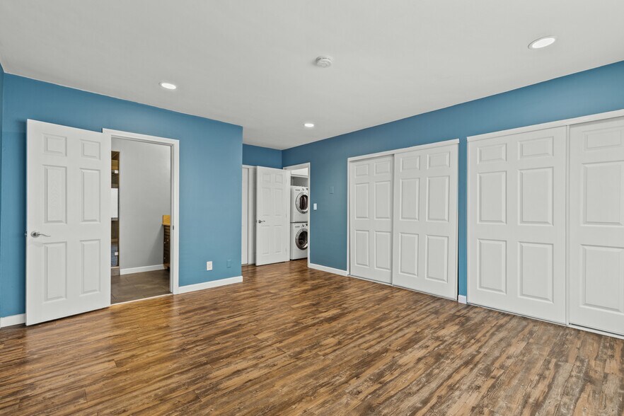 Building Photo - 1200 N Flores St