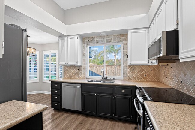 Building Photo - Exceptional Escondido Living — 4 Bed | 3 B...