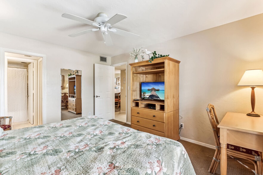 Building Photo - 600 Neapolitan Way