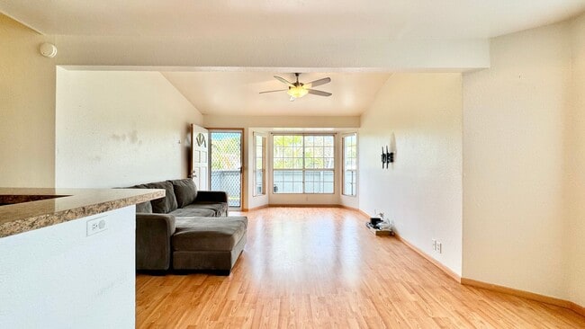 Building Photo - 2 BED/2 BATH/2 PRKG + Washer/Dryer INSIDE ...
