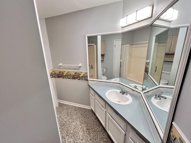 Building Photo - 55 Bay Dr