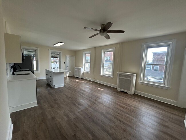 Building Photo - 423 Righter St