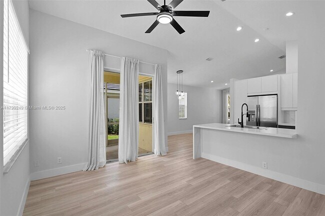 Building Photo - 824 Sand Creek Cir