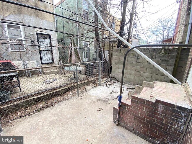 Building Photo - 3543 Stouton St