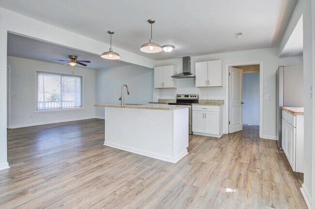 Building Photo - 605 Michigan Ct