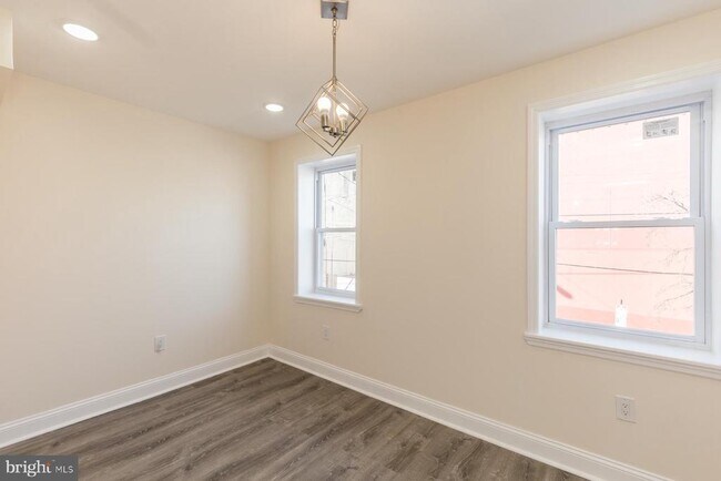 Building Photo - 537 N 33rd St