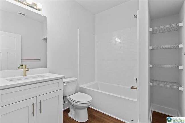 Building Photo - 1674 Best Pl