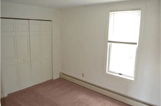 Building Photo - Amazing 5 Bedroom Single Home in SE!!