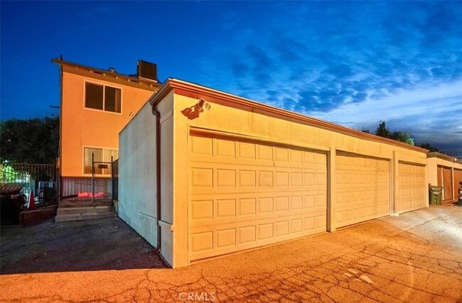 Building Photo - 22855 Vanowen St