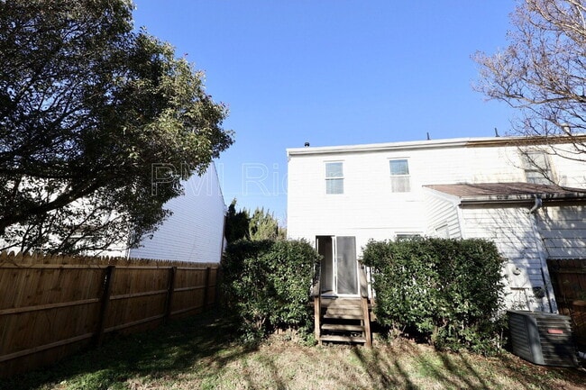 Building Photo - 1507 Lakeview Ave