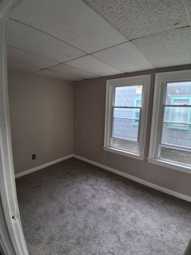 Building Photo - 4 Bedroom single family house
