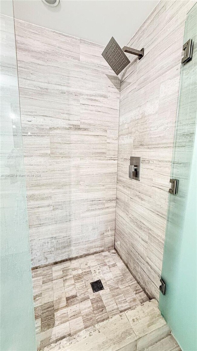 Building Photo - 1300 Brickell Bay Dr