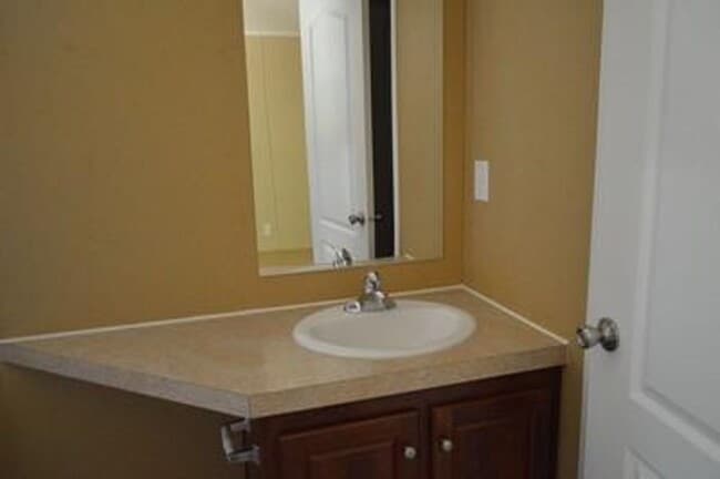 Building Photo - 3 Bed, 2 Bath Home on 1.5 wooded acres in the Dutch Hill Area