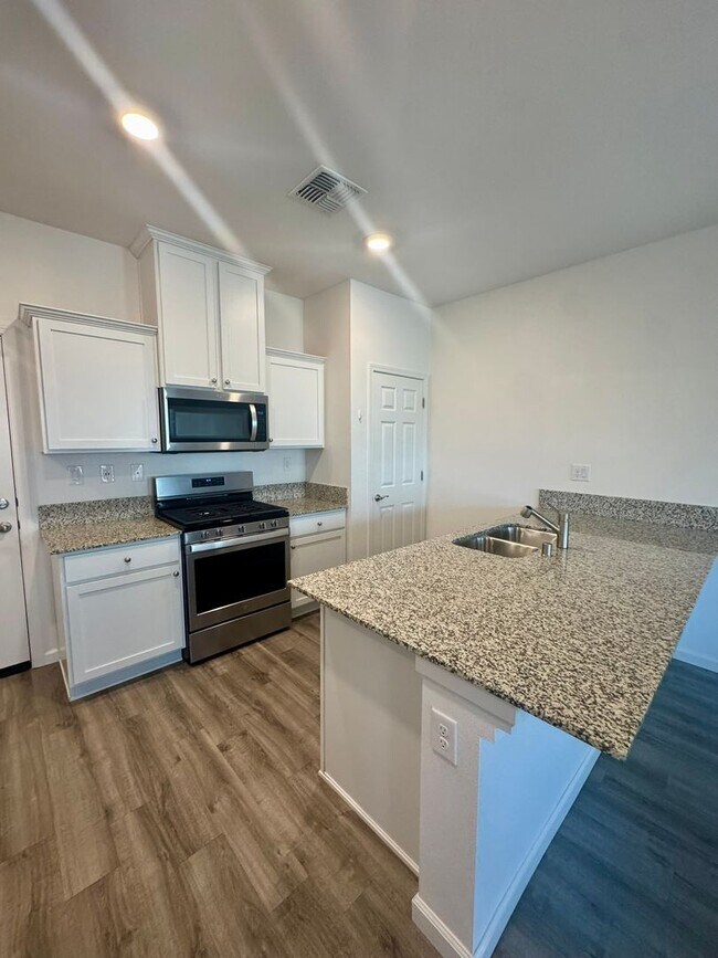 Building Photo - 401 Autumn Breeze Cir