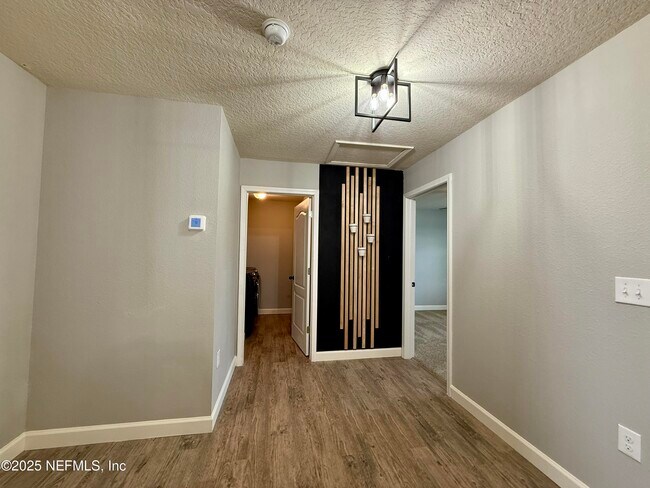 Building Photo - 2200 Pebble Point Dr