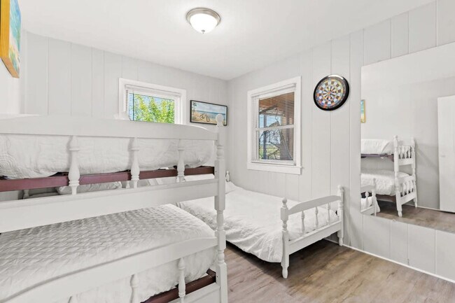 Building Photo - 71 Church St