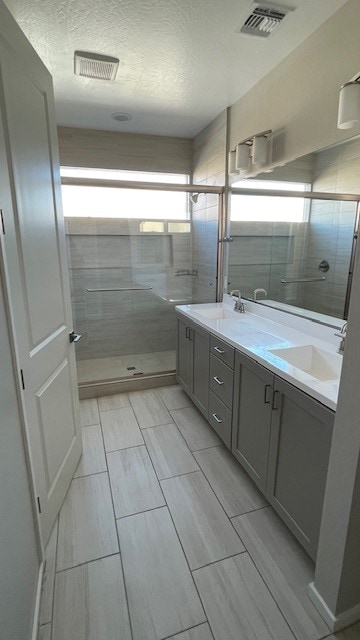 Master Bathroom - 901 S Smith Rd