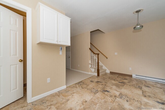 Building Photo - 16 Brantwood Dr