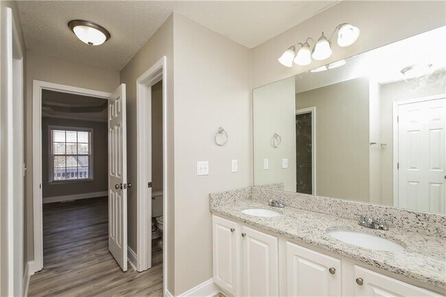 Building Photo - 105 Legend Creek Hollow