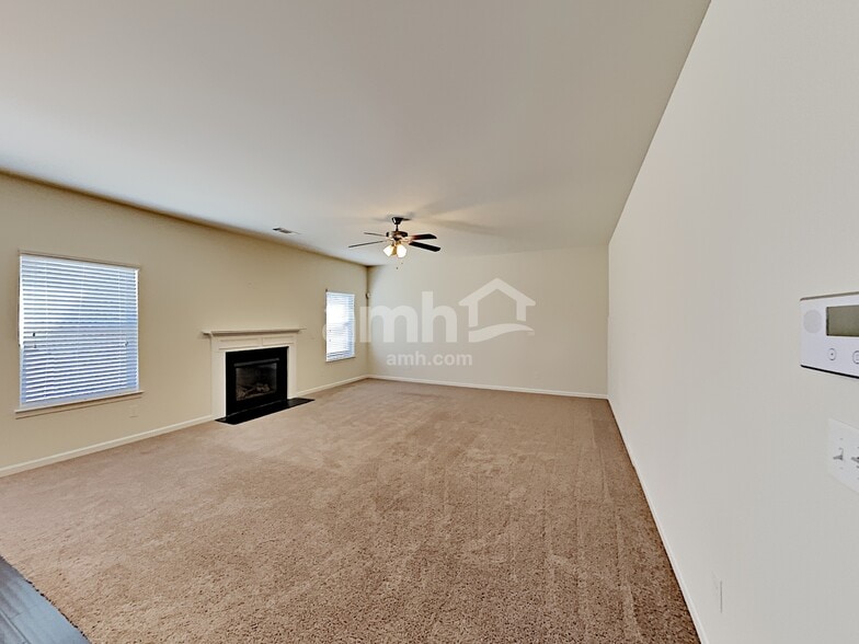 Building Photo - 185 Rosemoore Dr