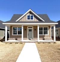 Building Photo - 3 Bed | 2 Bath House | Fridge will be add upon move in.