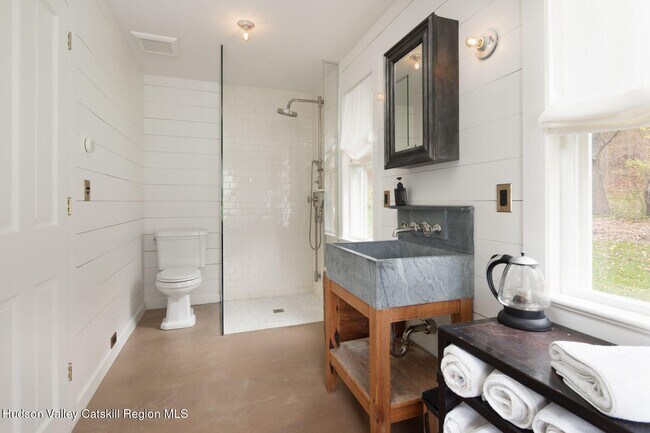 Building Photo - 2073 NY-82