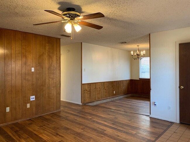 Building Photo - 606 N Elkhart Ave